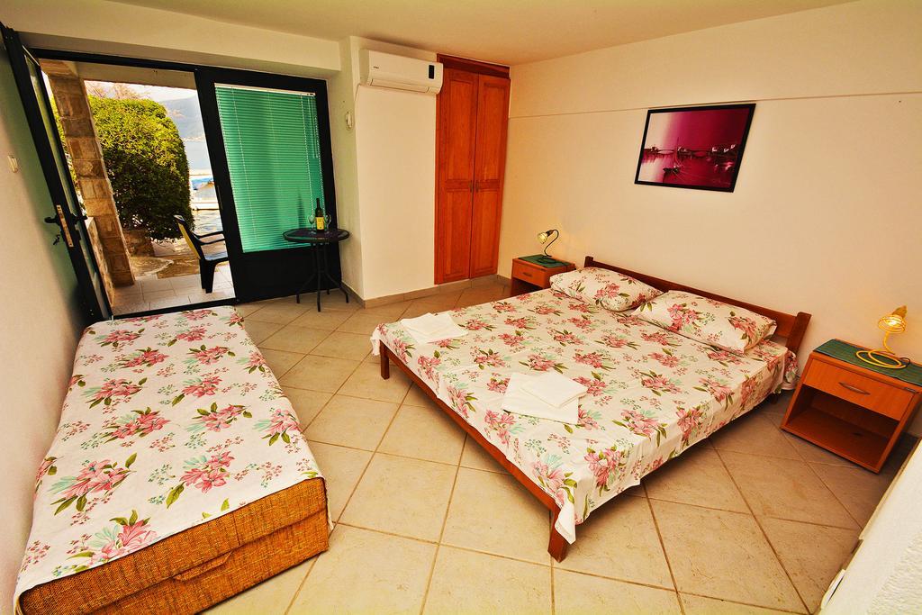 Kjara Apartments Tivat Exterior foto