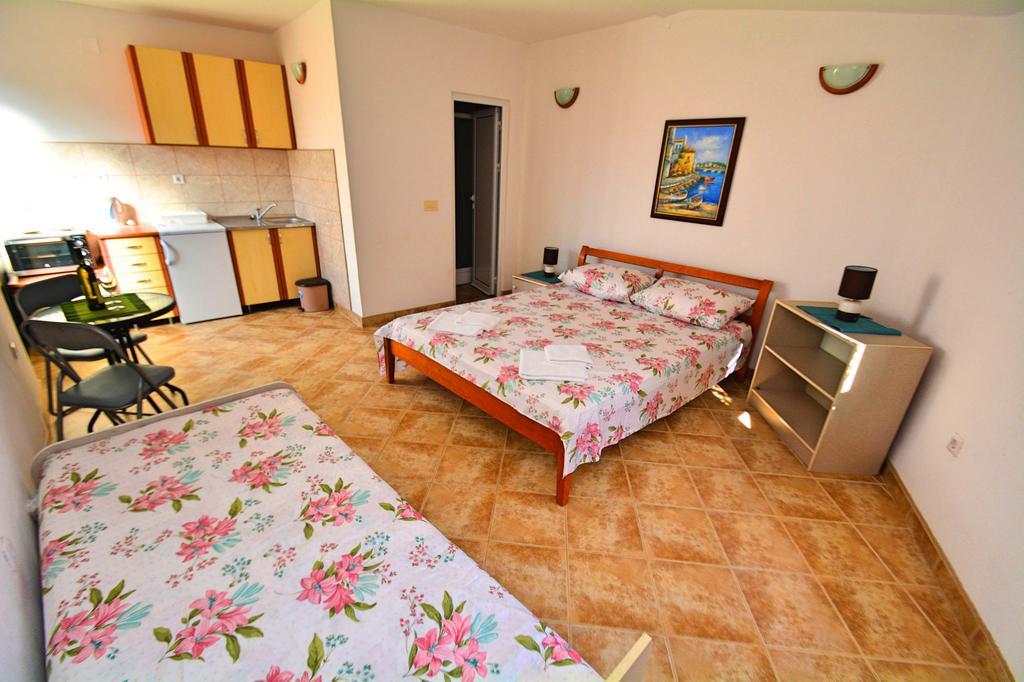 Kjara Apartments Tivat Exterior foto